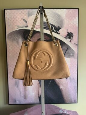 Gucci Beige Pebbled Leather Shoulder Bag with Tassel and Gold Chain